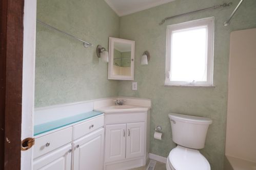 1421 Hillsboro St, Pittsburgh PA 15204-2330 exterior