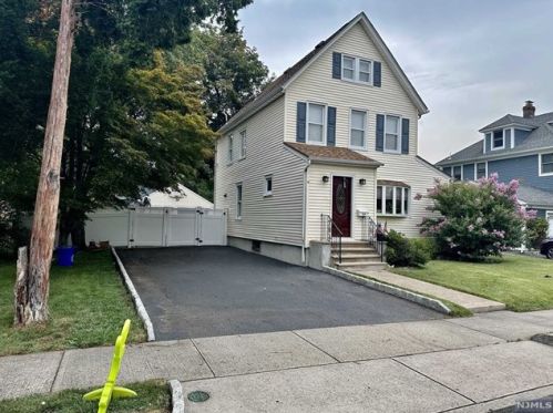32 State St, Mahwah NJ  07430-1138 exterior