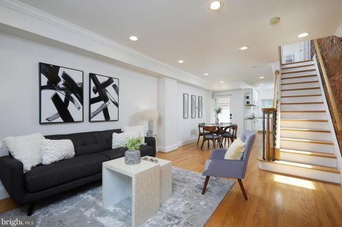 221 E St, Washington DC  20002-7700 exterior