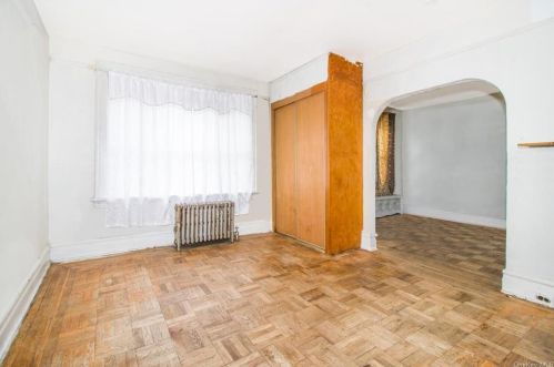 1923 Hennessy Pl, Bronx NY 10453-2910 exterior