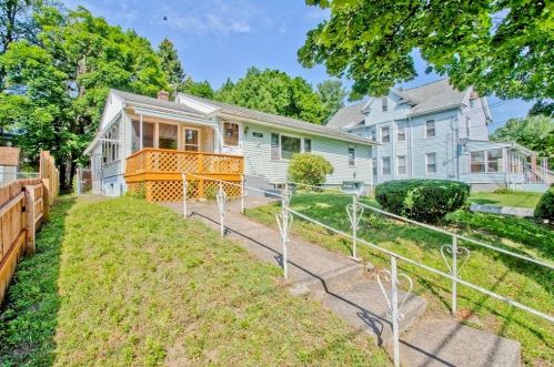 46 Balis St, Springfield, MA 01109-2506