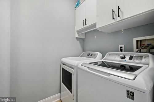 202 Admirals Way, Philadelphia PA 19146-5213 exterior