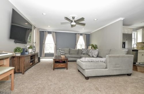 84 Morris Ave, West Milford Lakes NJ  07480-1121 exterior