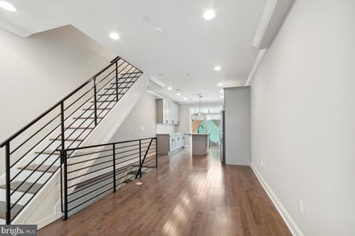 2021 Lawrence St, Philadelphia PA  19122-1516 exterior