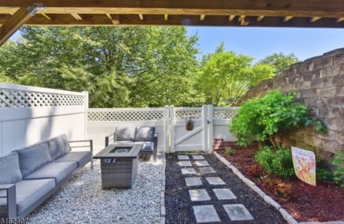 1908 Bayley Ct, Bridgewater NJ  08807-3544 exterior