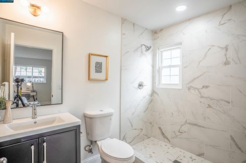 915 Dartmouth Way, Concord CA  94518-3819 exterior