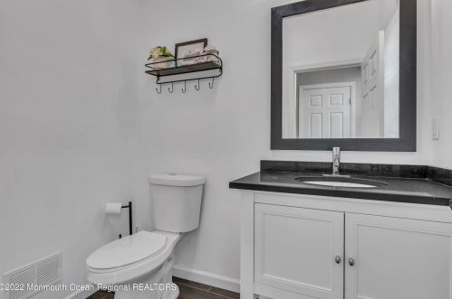 33 Avenue C, Atlantic Highlands NJ  07716-1069 exterior