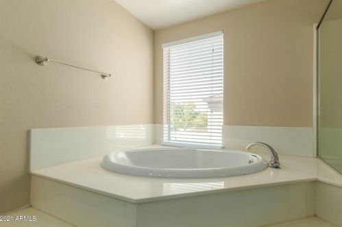 6810 39 Ln, Phoenix AZ 85029-3000 exterior