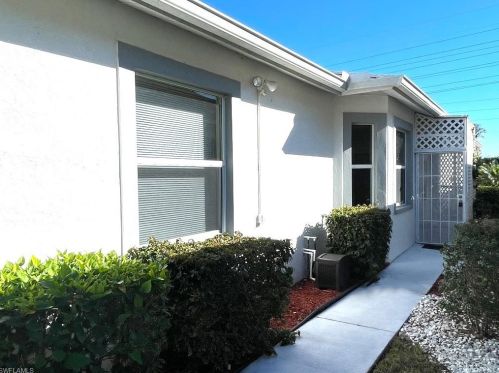 415 Crossfield Cir, Naples, FL 34104-4721