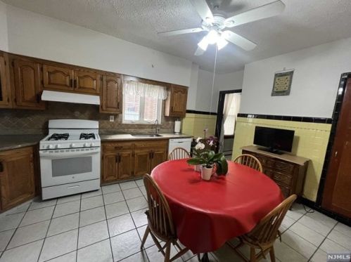 83 Maple St, Paterson NJ  07522-1411 exterior