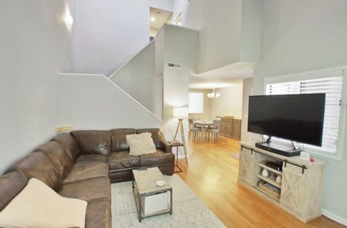 402 Cedar Chase Cir, Atlanta GA 30324-4294 exterior