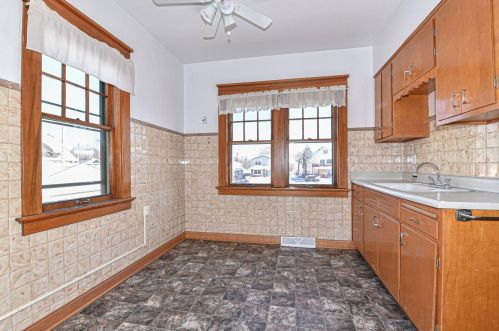 348 Howard Ave, Milwaukee WI 53235-4807 exterior