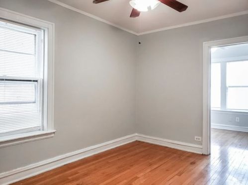 8516 Bennett Ave, Chicago IL 60649-4007 exterior