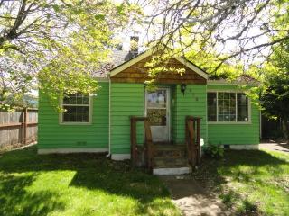 920 13th St, Salem OR  97302-2505 exterior