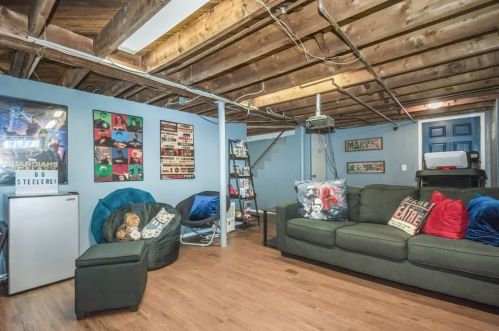 2 Ontario St, Worcester MA 01606-1873 exterior