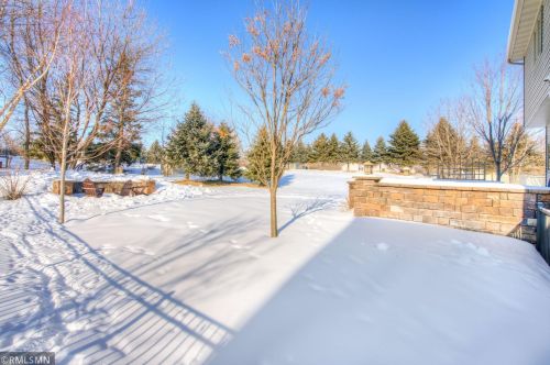 2489 Schneider Ct, Chaska MN 55318-1567 exterior