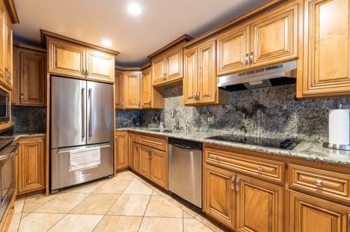 1910 Domingo Rd, Fullerton CA 92835-3411 exterior