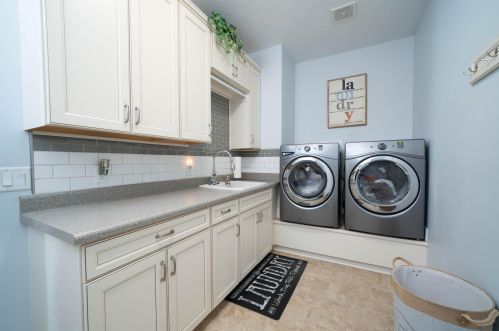 3900 Oakharbor St, Kalamazoo MI 49009-6185 exterior