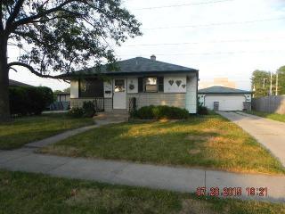 6748 74th St, Milwaukee, WI 53223-5604