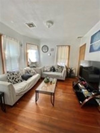 109 Lyons St, Springfield MA 01151-1610 exterior