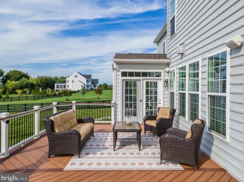 23073 Creighton Farms Dr, Leesburg VA 20175-6491 exterior