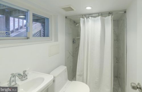 117 Peyton St, Alexandria VA 22314-2723 exterior