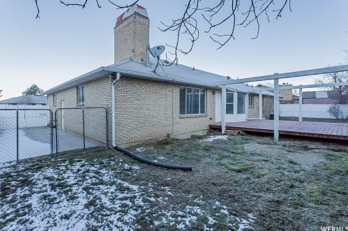 9525 Shoshone Ct, Sandy UT 84092-3074 exterior