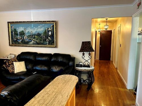 1020 Lydig Ave, Bronx NY 10462-2260 exterior