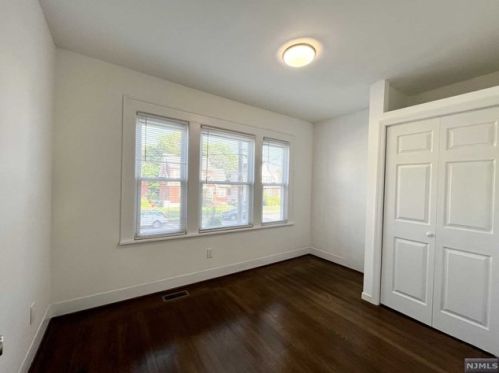 683 Ctr Ave, River Edge NJ 07661-2409 exterior