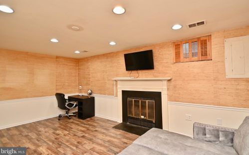 5648 Ridge View Dr, Alexandria VA  22310-1467 exterior