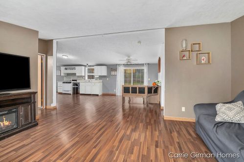 1660 120 Ave, Allegan MI 49010-8527 exterior