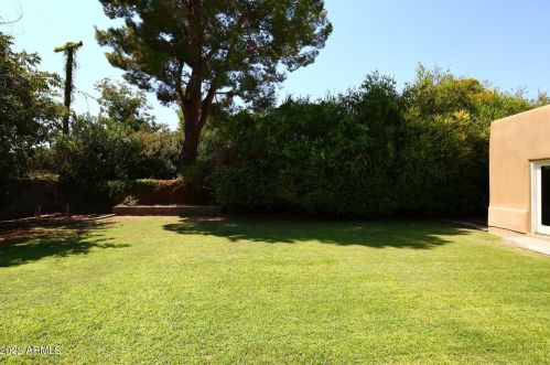 4451 Earll Dr, Phoenix AZ 85031-3821 exterior