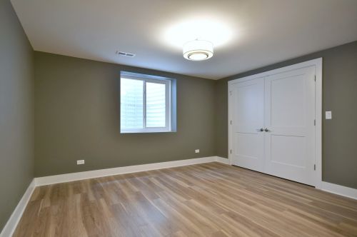 698 Berkley Ave, Elmhurst IL  60126-4244 exterior