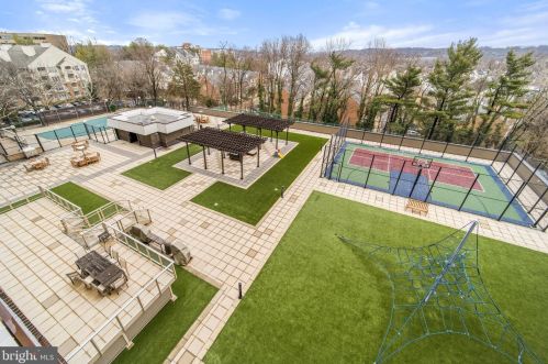 250 Reynolds St, Alexandria VA  22304-4437 exterior