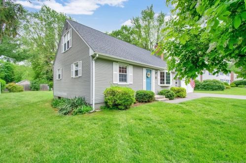 37 Field Rd, Enfield, CT 06082-2540