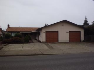 10850 Glisan St, Portland OR  10856-3139 exterior