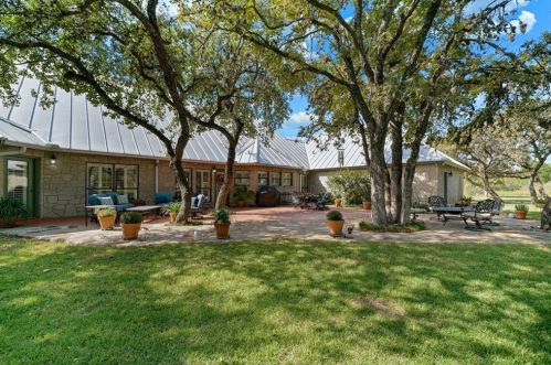 5703 Lockhill Rd, San Antonio TX 78240-1620 exterior