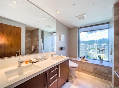 1555 Kapiolani Blvd, Honolulu HI 96814-4553 exterior