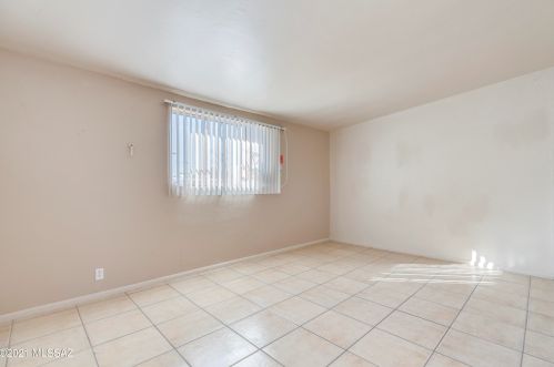 5209 25 St, Tucson AZ 85711-5912 exterior