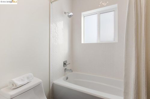 2323 8 St, Berkeley CA 94710-2530 exterior