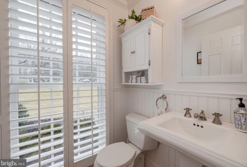 8701 Belmart Rd, Rockville MD  20854-1610 exterior