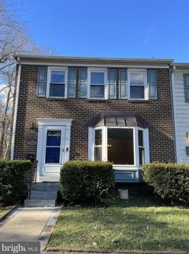 5962 Berkshire Ct, Alexandria VA 22303-1633 exterior