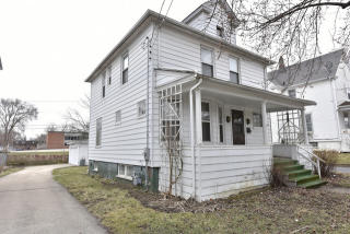 401 4th St, Waukegan, IL 60085-3955