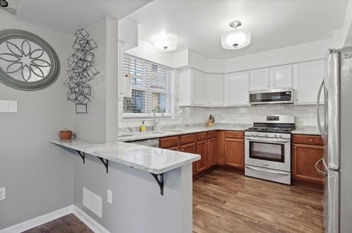 5015 Broad St, Pittsburgh PA  15224-2403 exterior