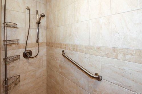 314 Everard St, Huntington Station NY 11746-7008 exterior