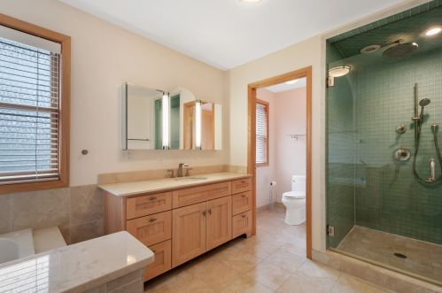 2712 Bryn Mawr Ave, Chicago IL 60659-4414 exterior