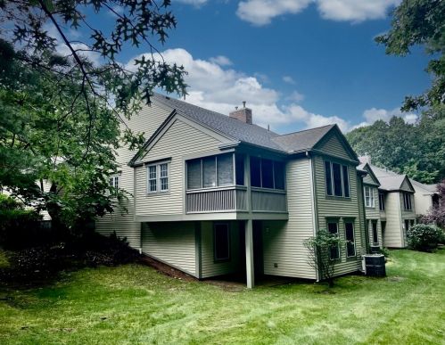 31 Tabor Xing, Springfield, MA 01106-1754