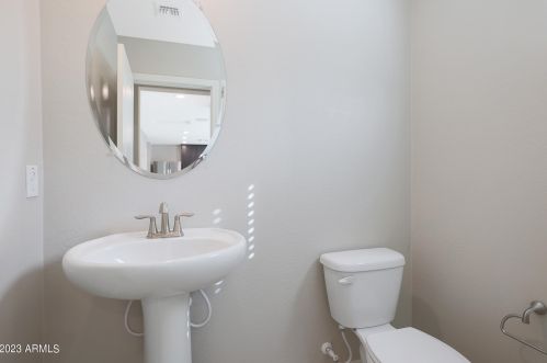 8029 Albeniz Pl, Phoenix AZ  85043 exterior