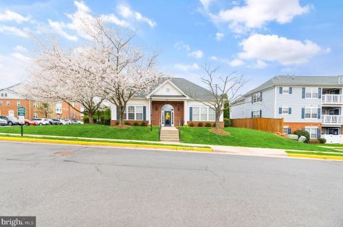 521 Constellation Sq, Leesburg VA  20175-3114 exterior