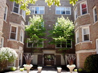 1047 Kenmore Ave, Chicago, IL 60660